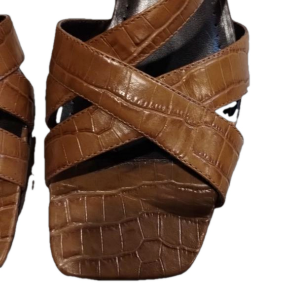 NWOT Leather women's heels - Picture 2 of 8